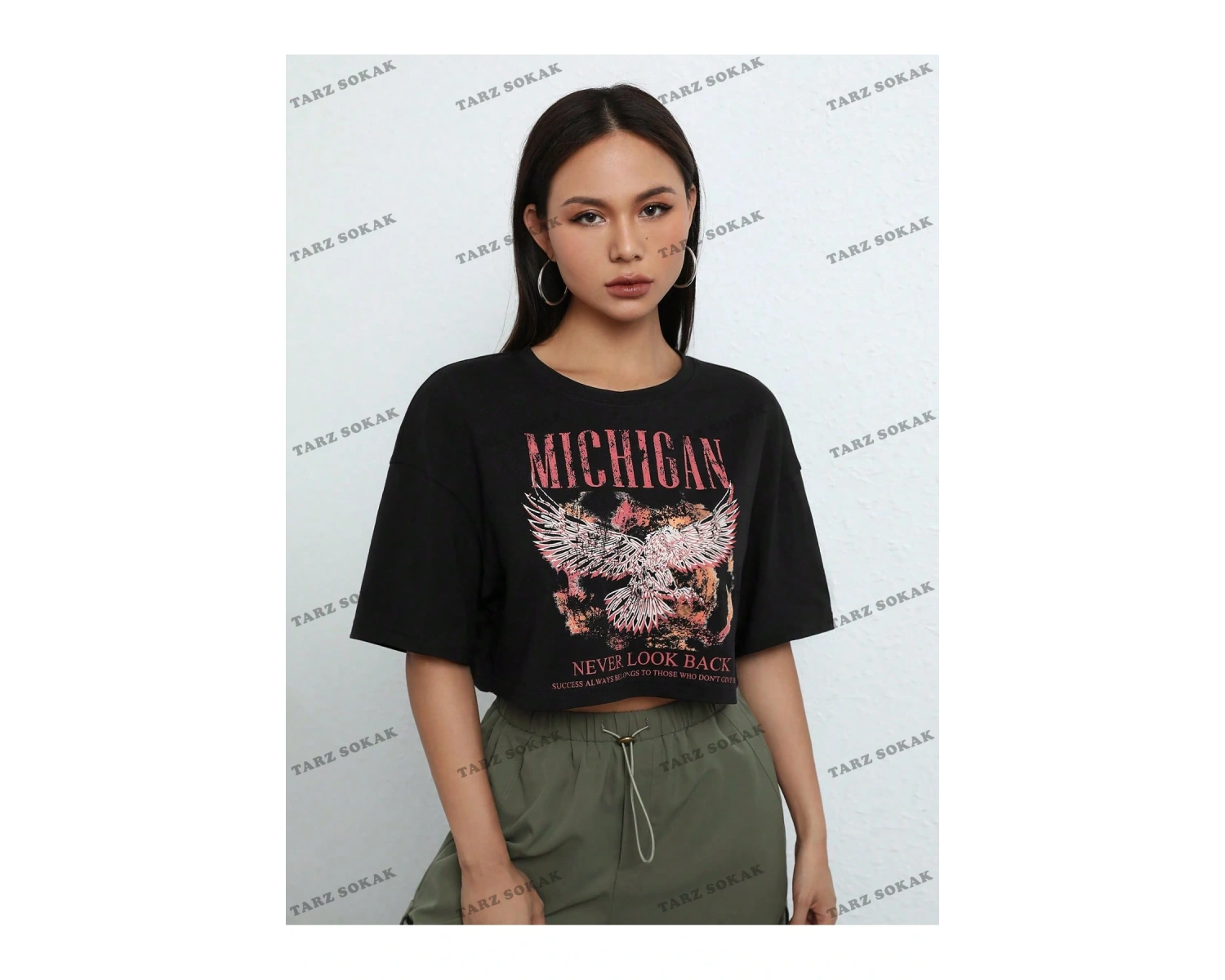 Crop CKOD-232913 Kartal ve Slogan Grafikli Düşük Omuz Kısa