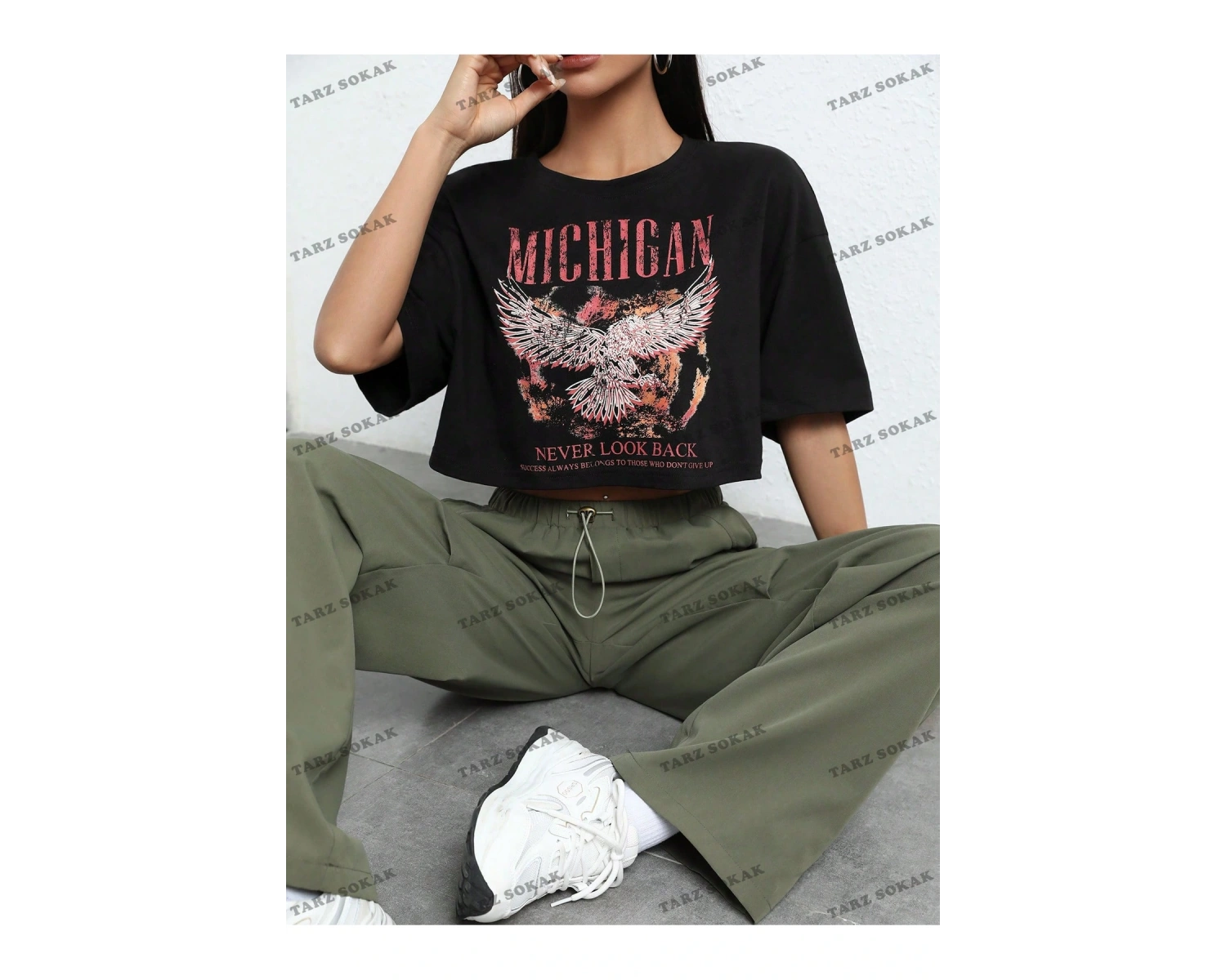 Crop CKOD-232913 Kartal ve Slogan Grafikli Düşük Omuz Kısa