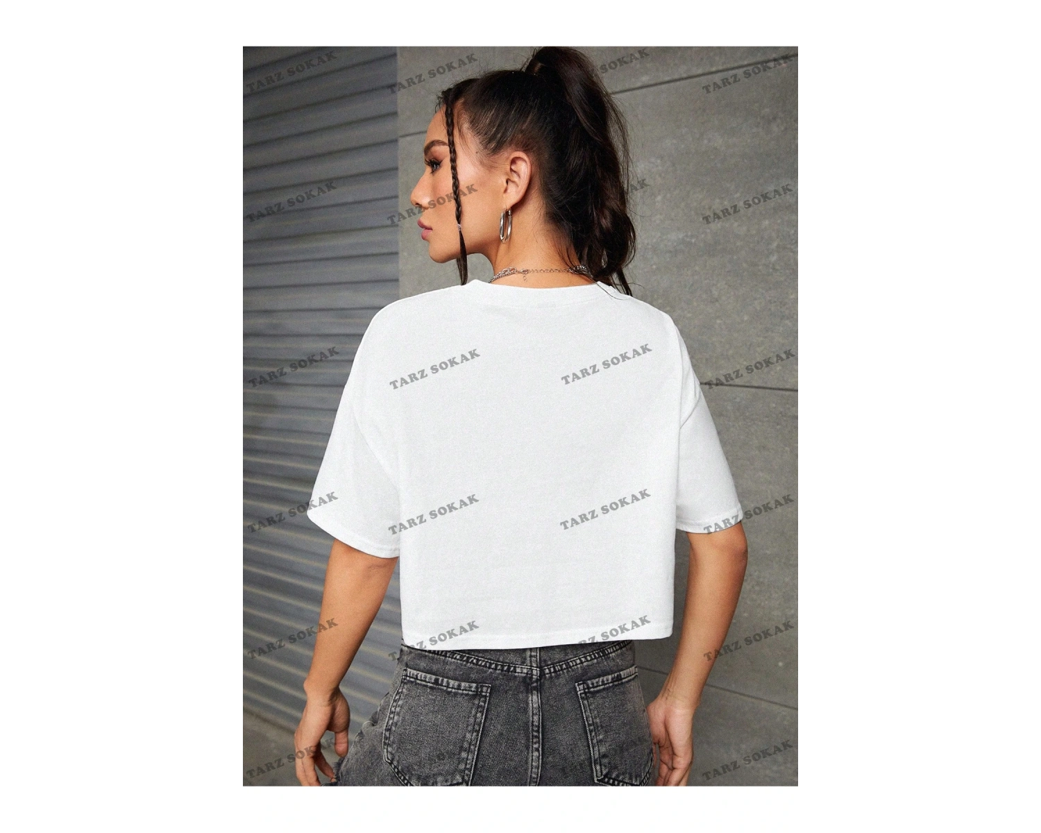 Crop CKOD-232913 Lucky series 1 Kalpli ve Sloganlı Grafikli Düşük Omuzlu Kısa