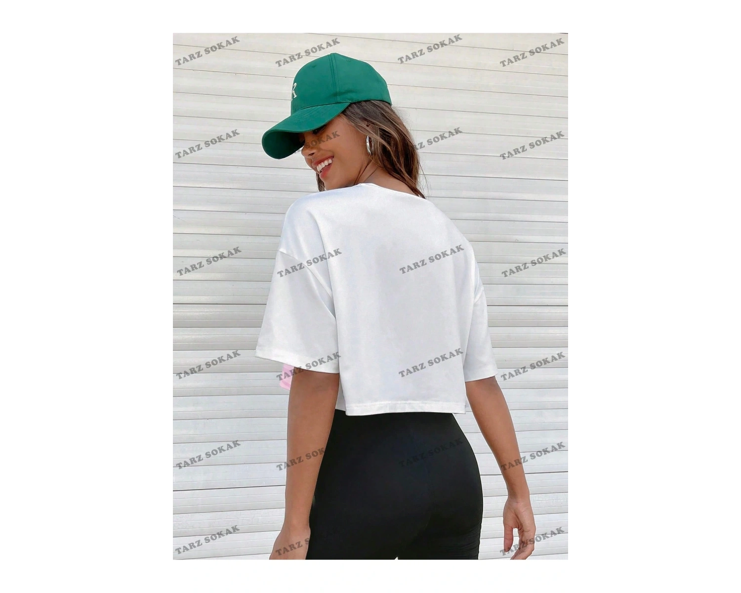 Crop CKOD-232913 Mektup Grafikli Düşük Omuz Kısa