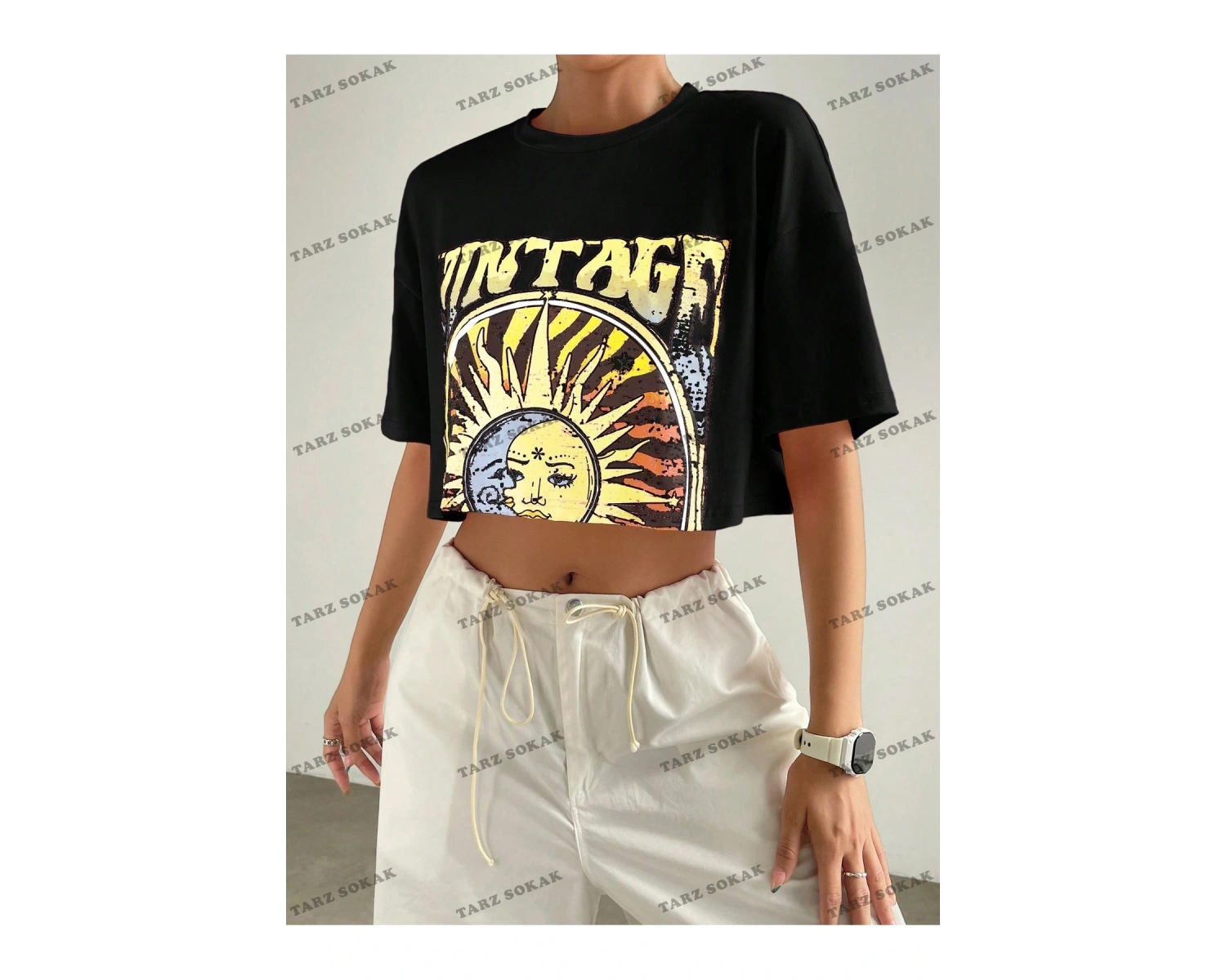 Crop CKOD-232913 Sun & Letter Grafikli Düşük Omuz Kısa