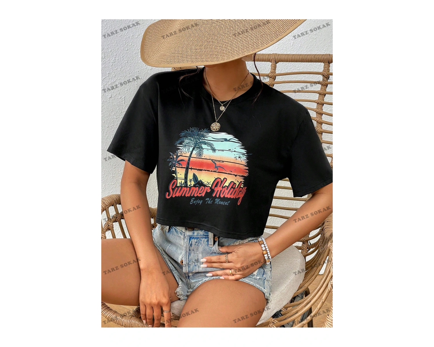 Crop CKOD-232913 Tropikal ve Harf Grafikli Düşük Omuz