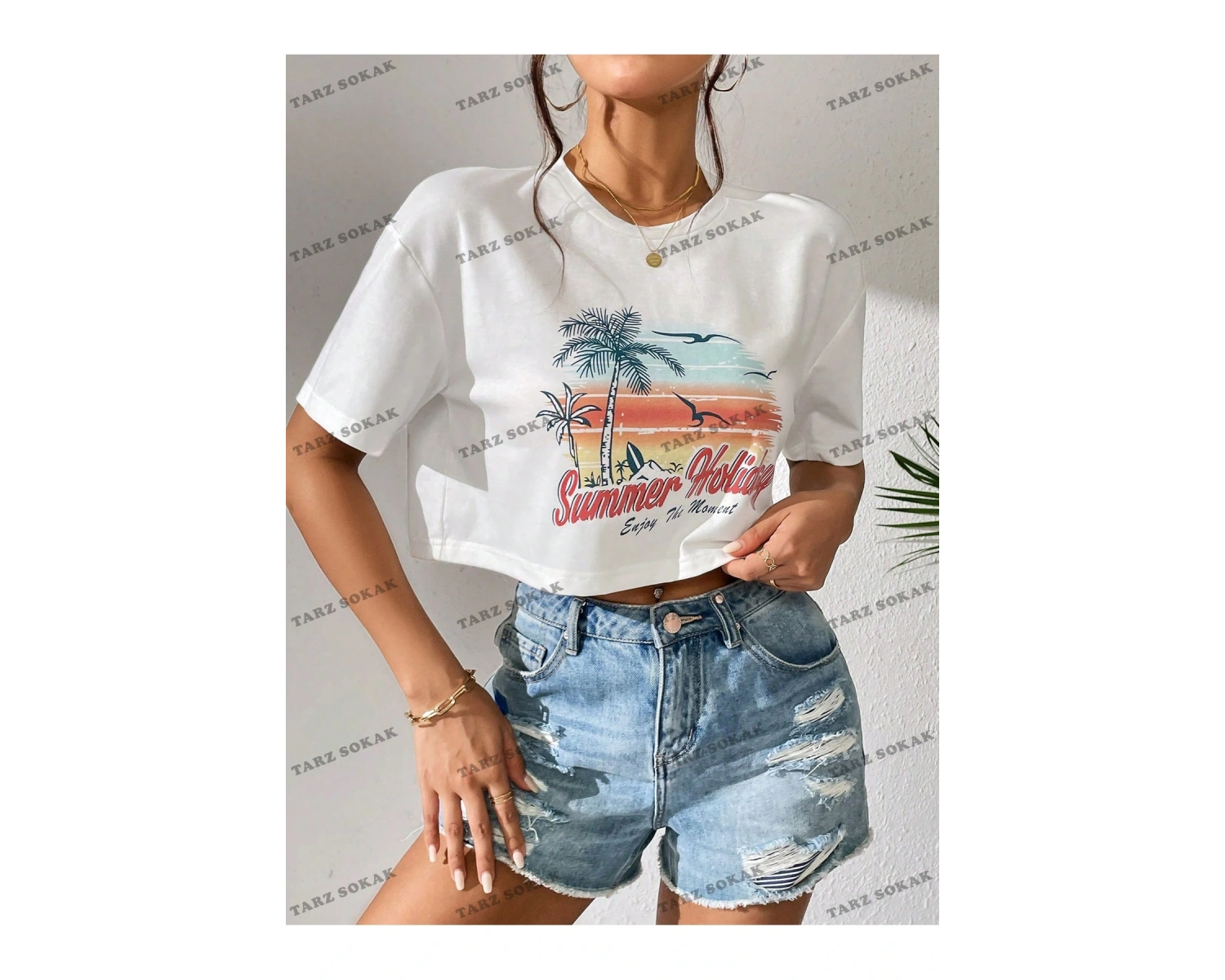 Crop CKOD-232913 Tropikal ve Harf Grafikli Düşük Omuz