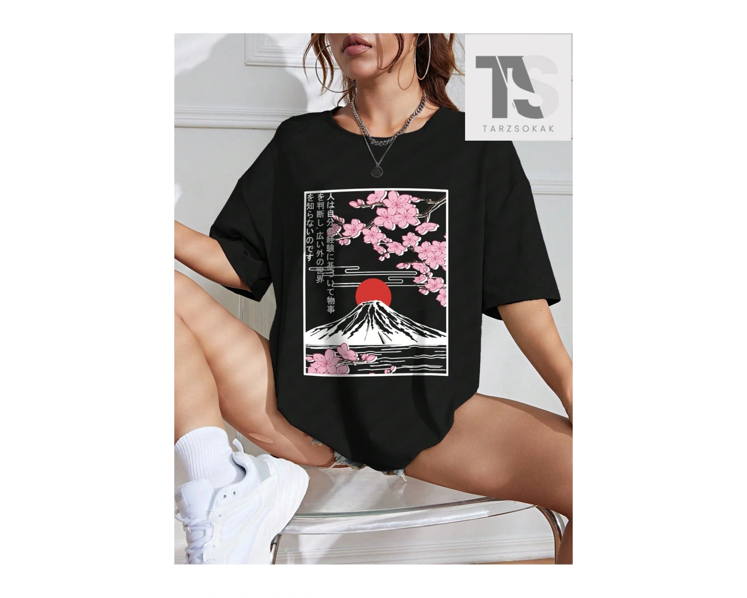 Dağ ve Çiçek Desenli Düşük Omuz Tişört