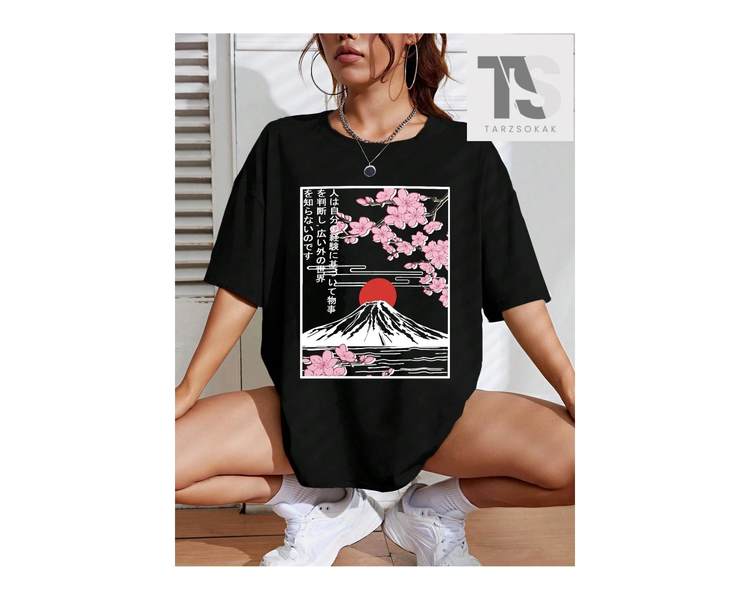 Dağ ve Çiçek Desenli Düşük Omuz Tişört