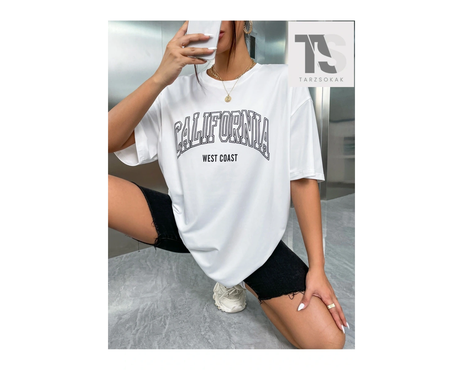 Damla Omuz Harfli Grafik Tişört