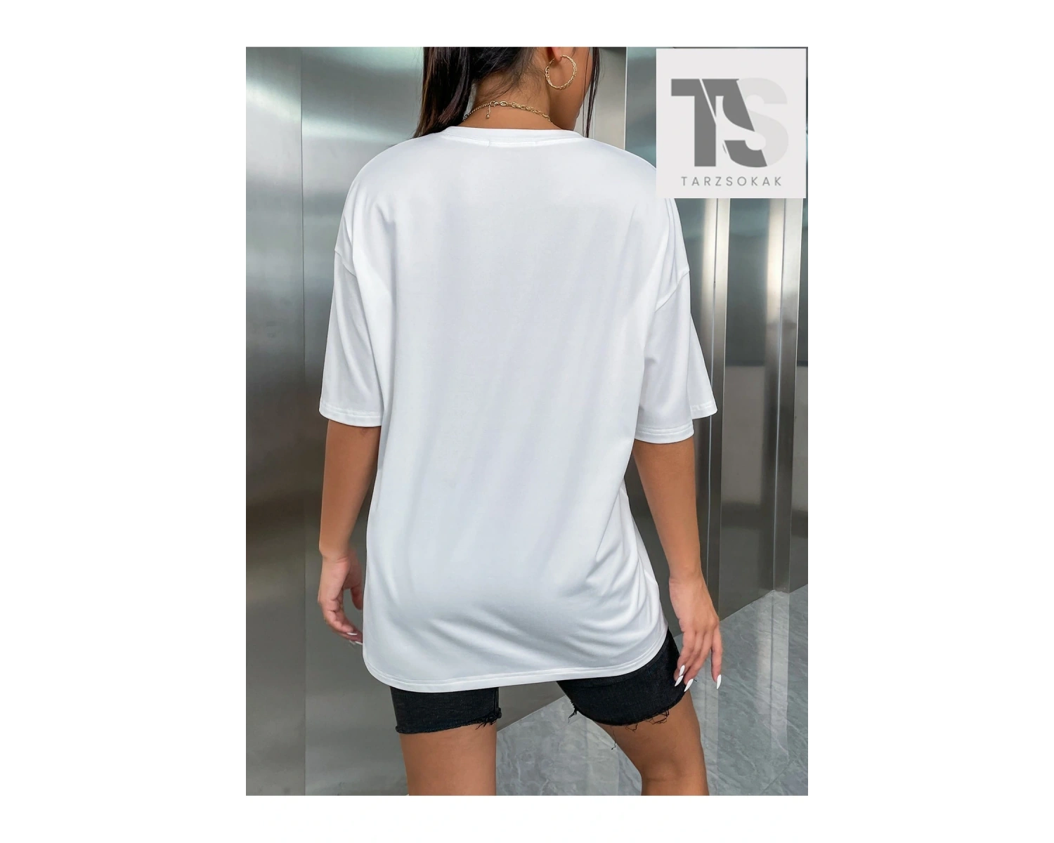 Damla Omuz Harfli Grafik Tişört