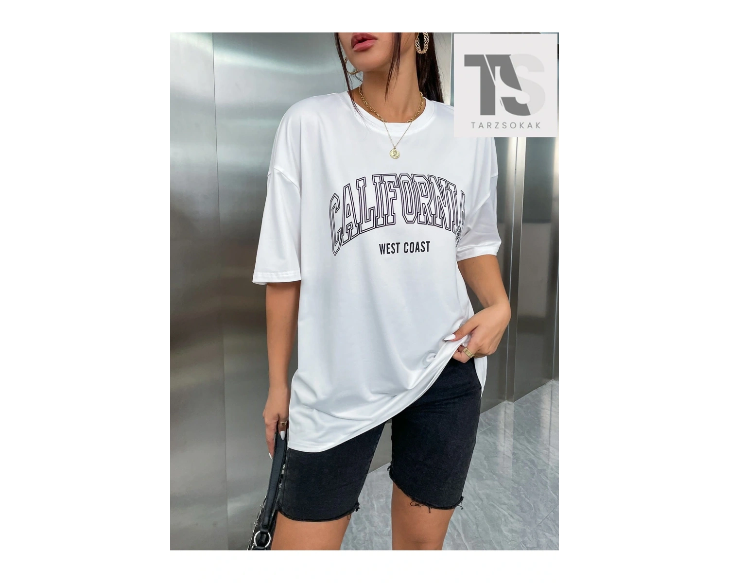 Damla Omuz Harfli Grafik Tişört