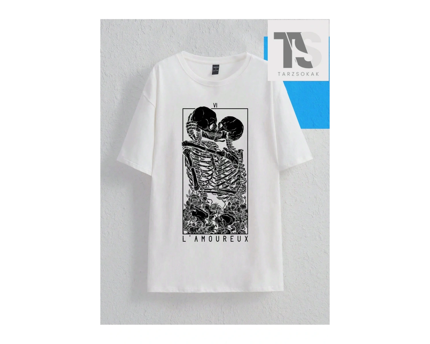 Deniart İskelet ve Harf Grafikli Düşük Omuzlu Longline Tişört