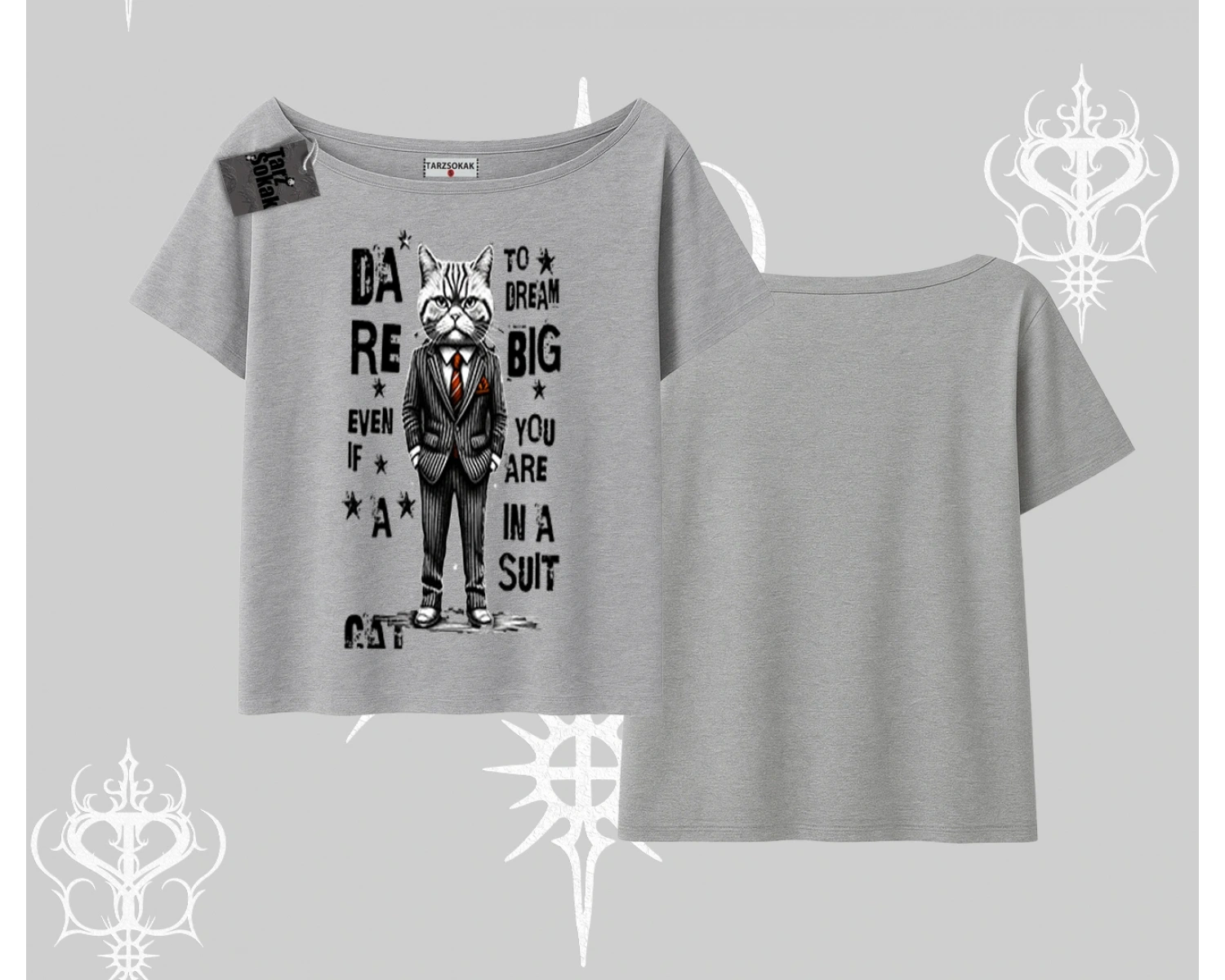 Dream Big Yazılı Takım Elbiseli Kedi Baskılı Kayık Yaka Tshirt