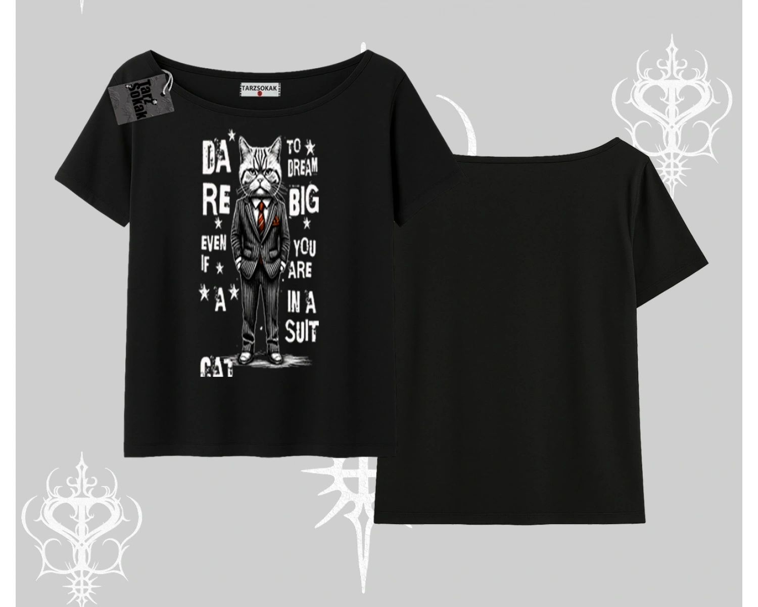 Dream Big Yazılı Takım Elbiseli Kedi Baskılı Kayık Yaka Tshirt