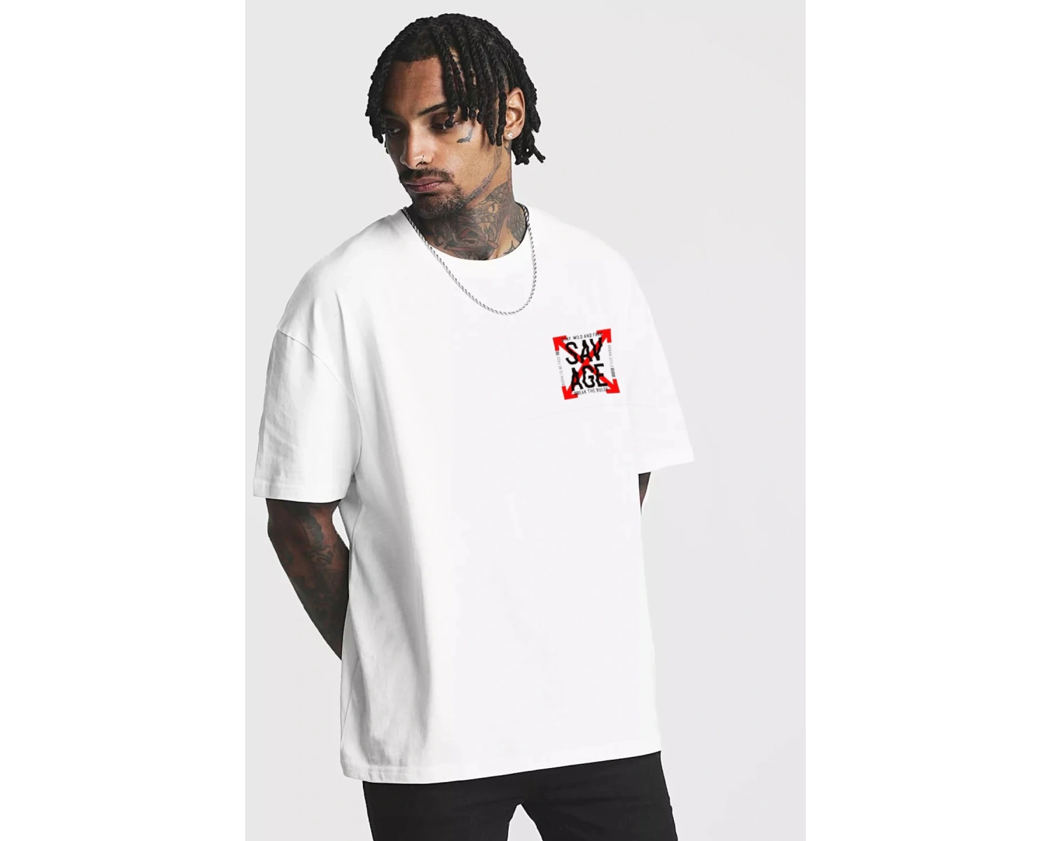 Erkek Beyaz Oversize Savage Baskılı T-shirt