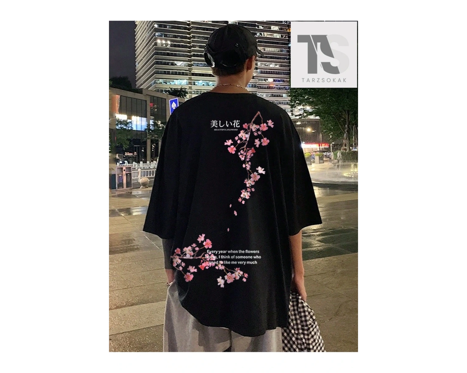 Erkek Çiçek ve Slogan Grafikli Düşük Omuz Tişörtü