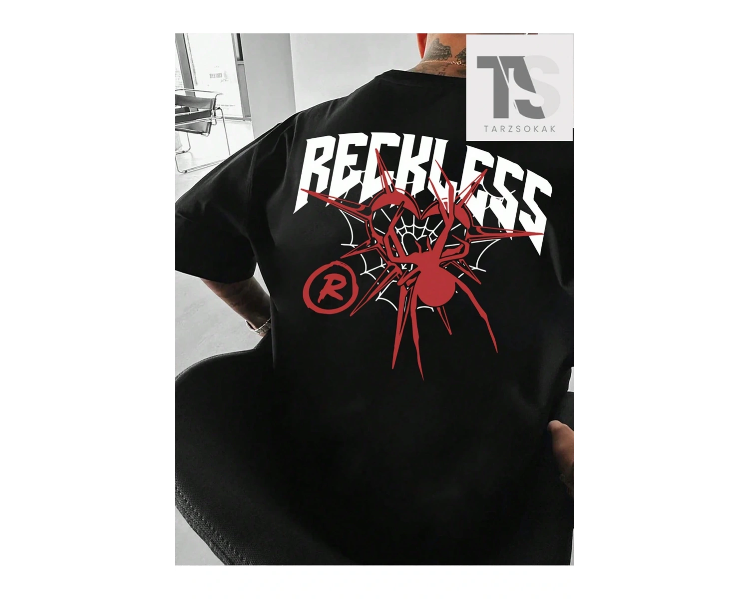 Erkek Göz ve Harf Baskılı Yuvarlak Yaka Tişört