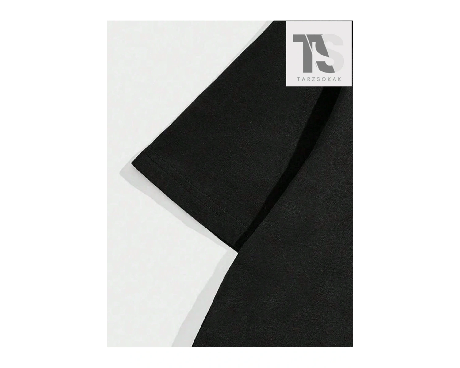 Erkek Karakter ve Harf Baskılı Tişört