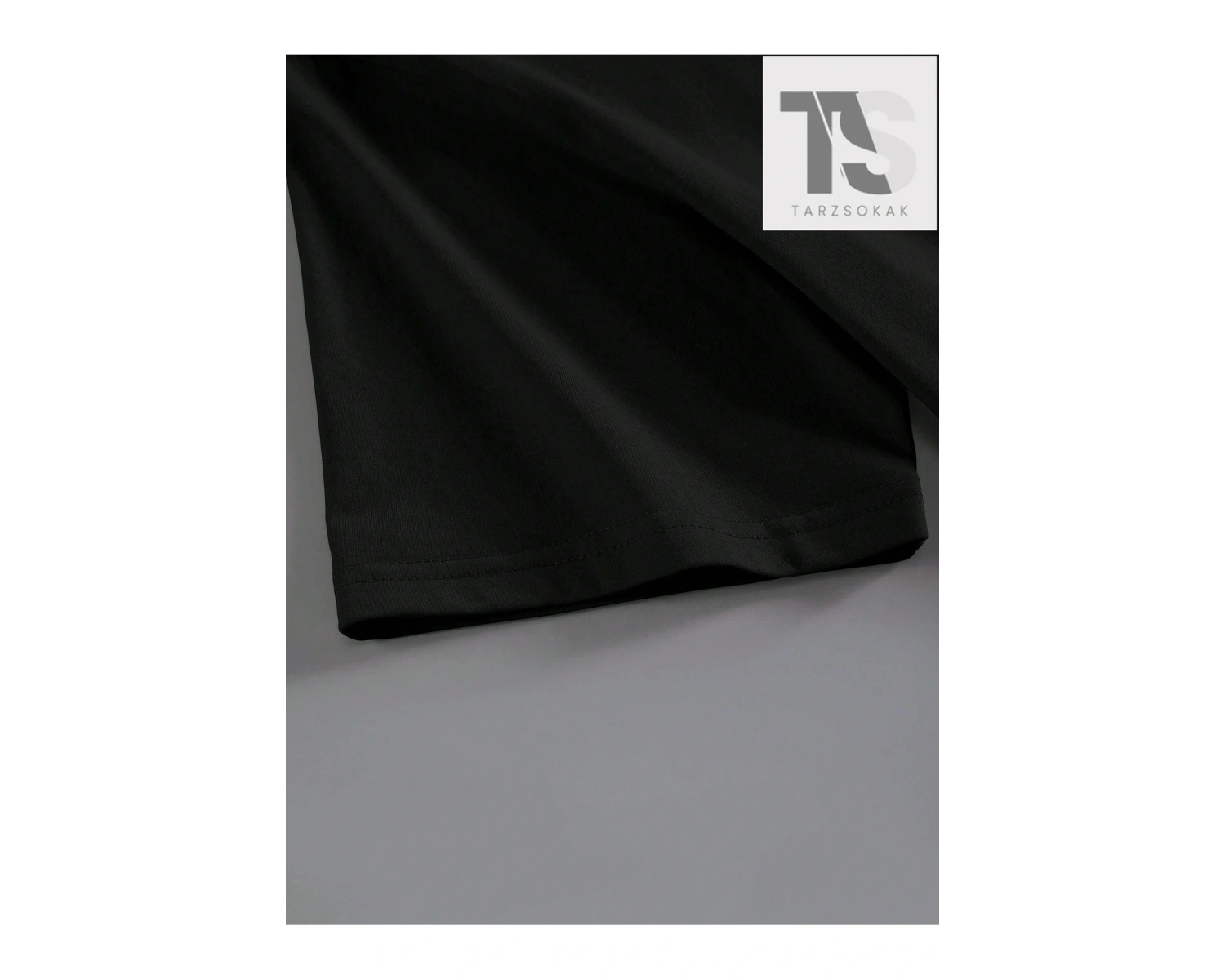 Erkek Karakter ve Harf Baskılı Tişört