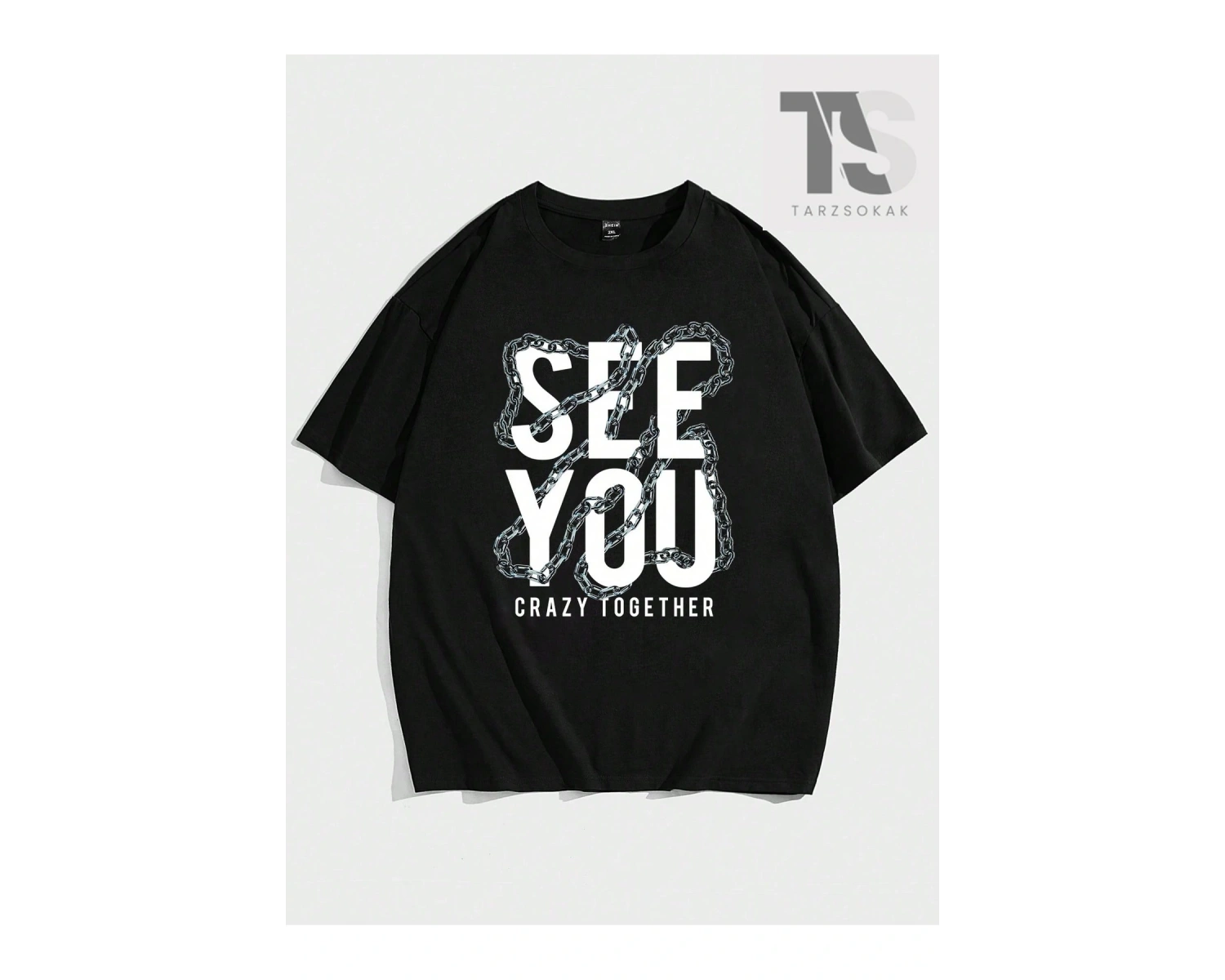 Erkek Zincir ve Harf Baskılı Yuvarlak Yaka Kısa Kollu Tişört