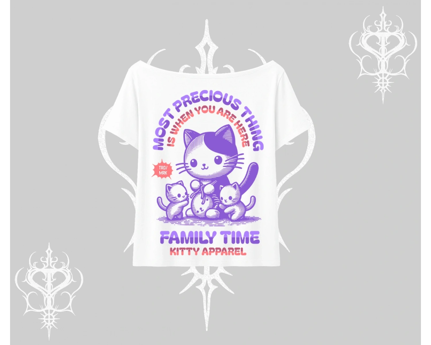 Family Time Yazılı Sevimli Anne Kedi Arka Baskılı Kayık Yaka Tshirt
