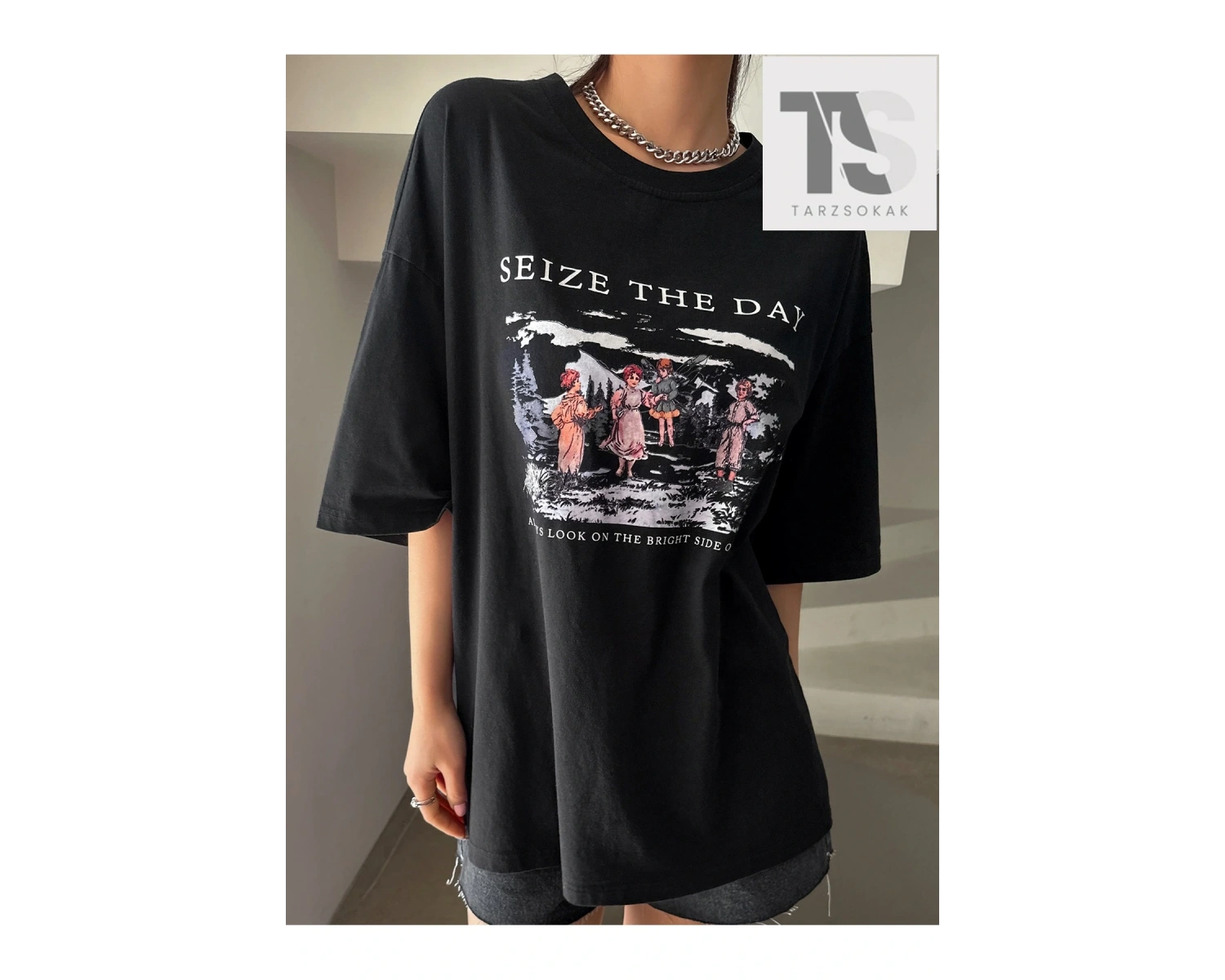 Figür & Slogan Grafikli Düşük Omuzlu Tişört