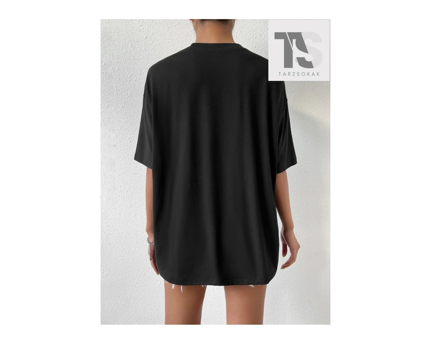 Figür ve Slogan Grafikli Düşük Omuzlu Tişört