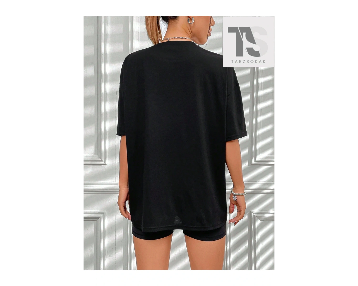 Figür ve Slogan Grafikli Düşük Omuzlu Tişört