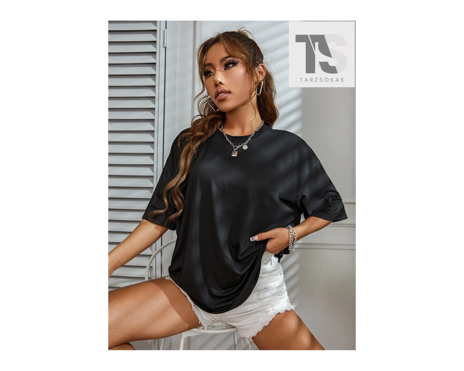 Gitar ve Harf Grafikli Düşük Omuz Tişörtü