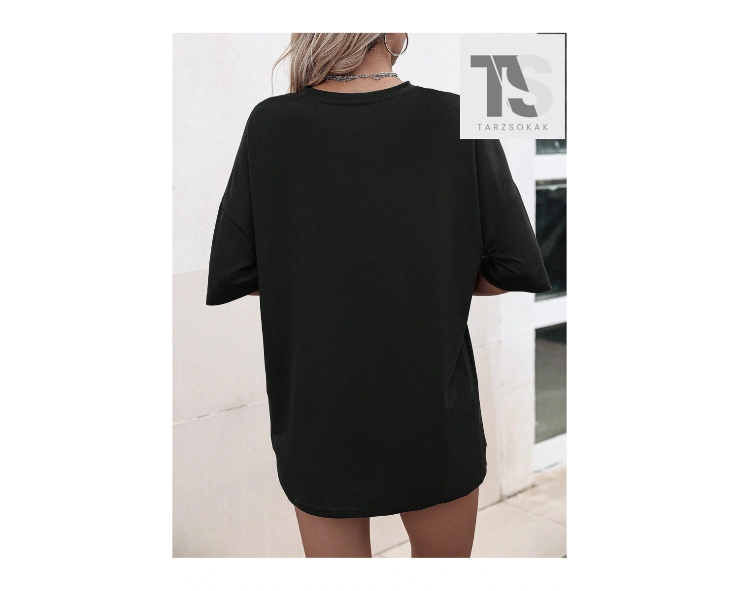 Goth Harfli Grafik Düşük Omuzlu Tişört