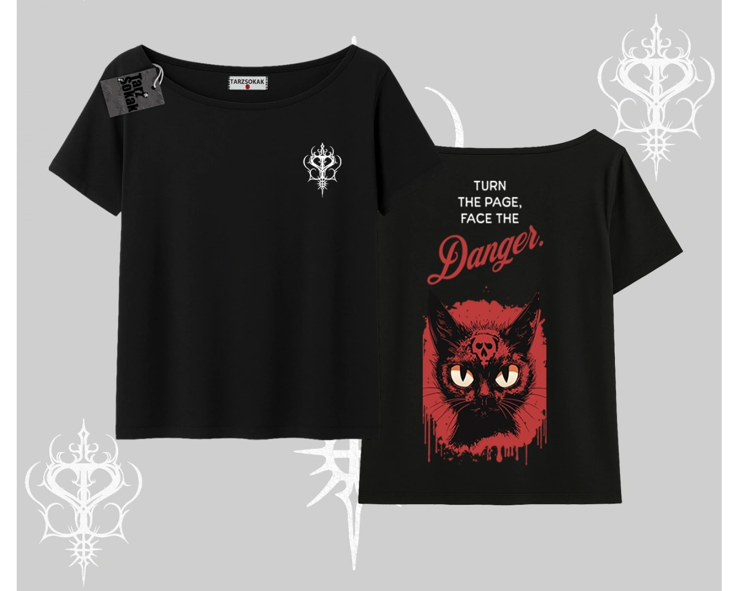 Gotik Kedi Arka Baskılı Kayık Yaka Tshirt
