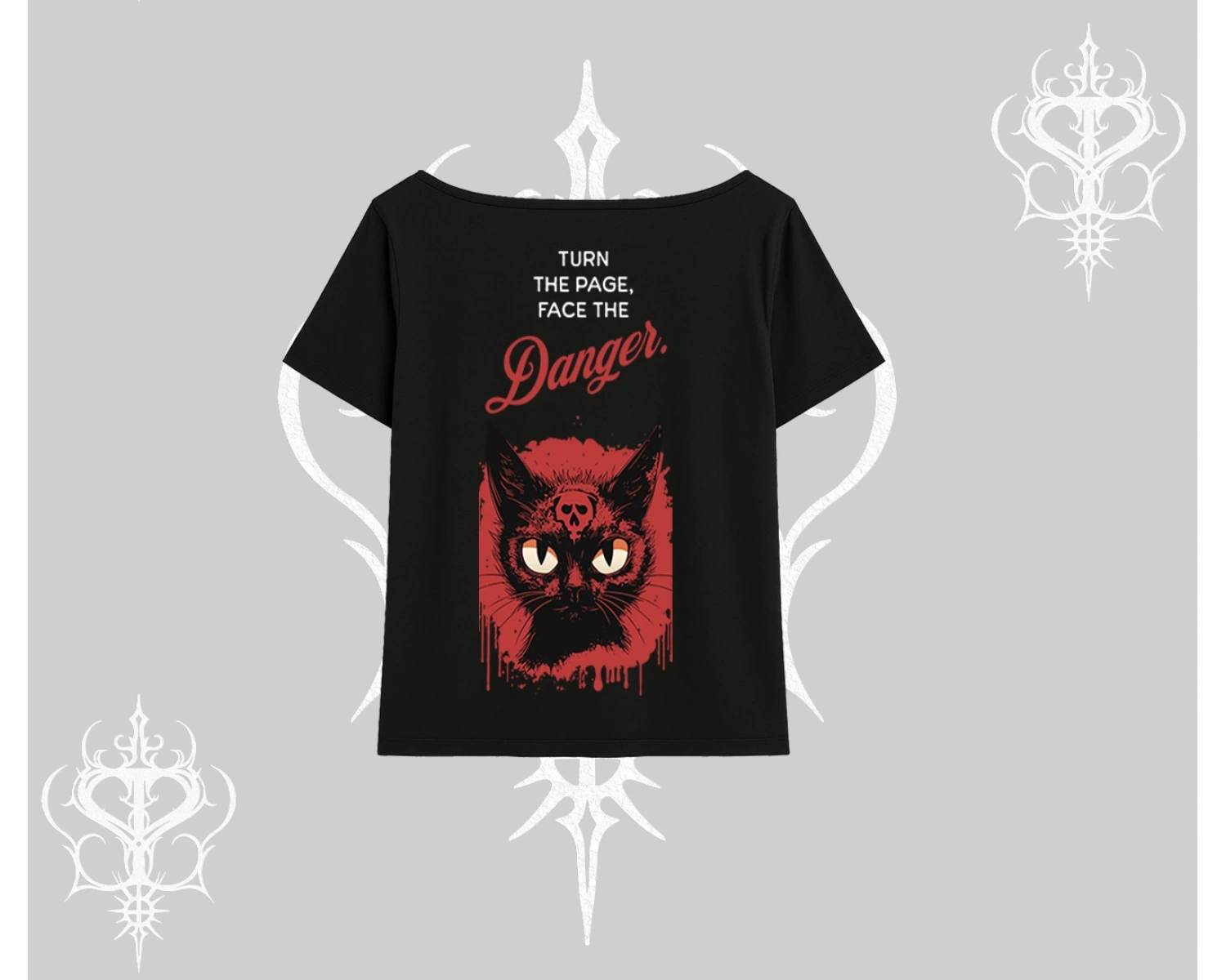 Gotik Kedi Arka Baskılı Kayık Yaka Tshirt