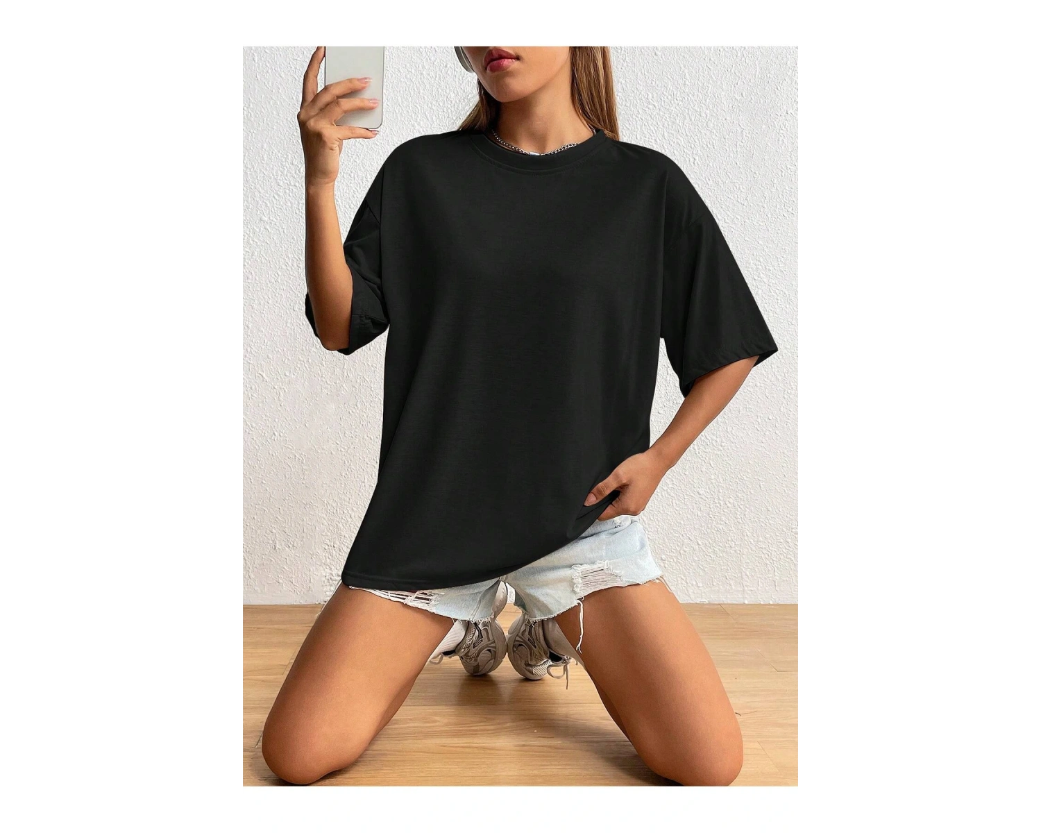 Güneş ve Harf Grafikli Düşük Omuzlu Tişört