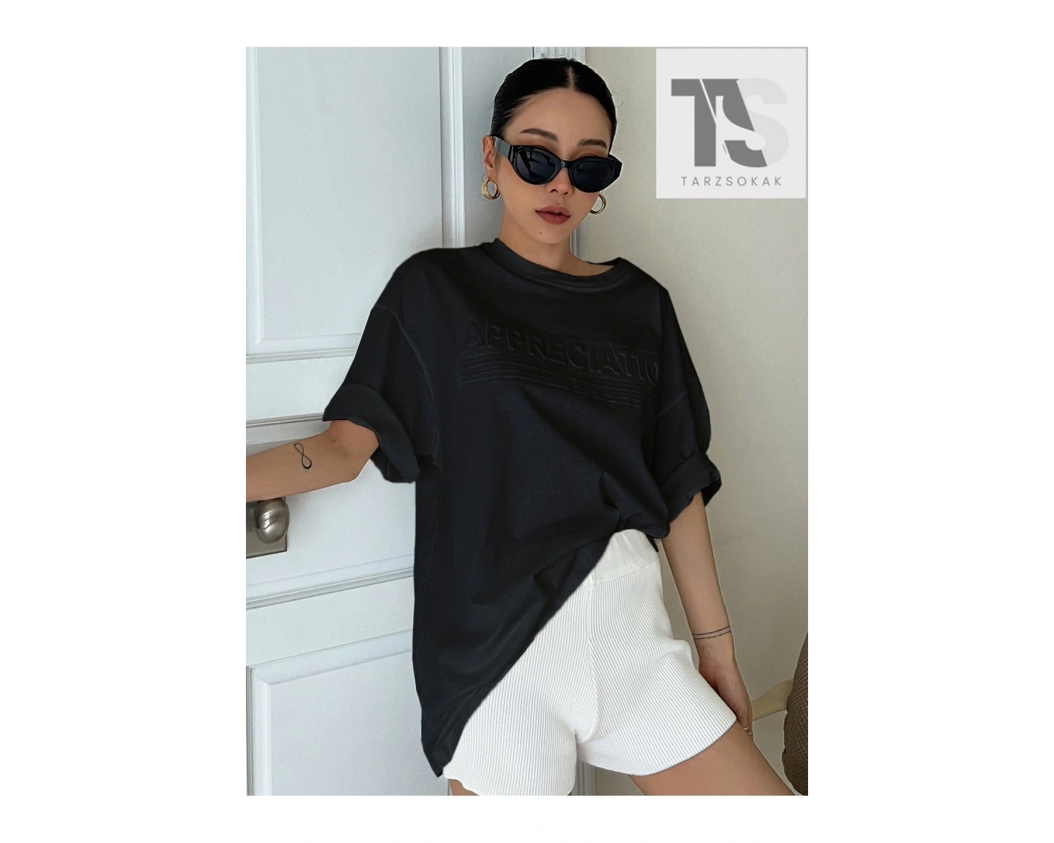 Harf Desenli Damla Omuz Tişört