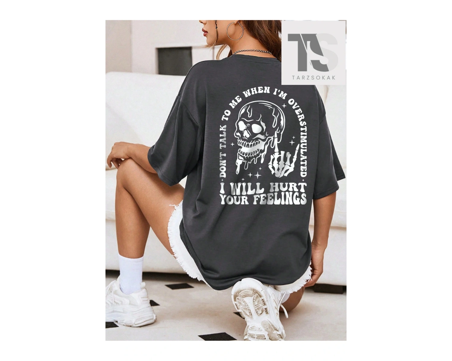 Harf Grafikli Düşük Omuzlu Tişört