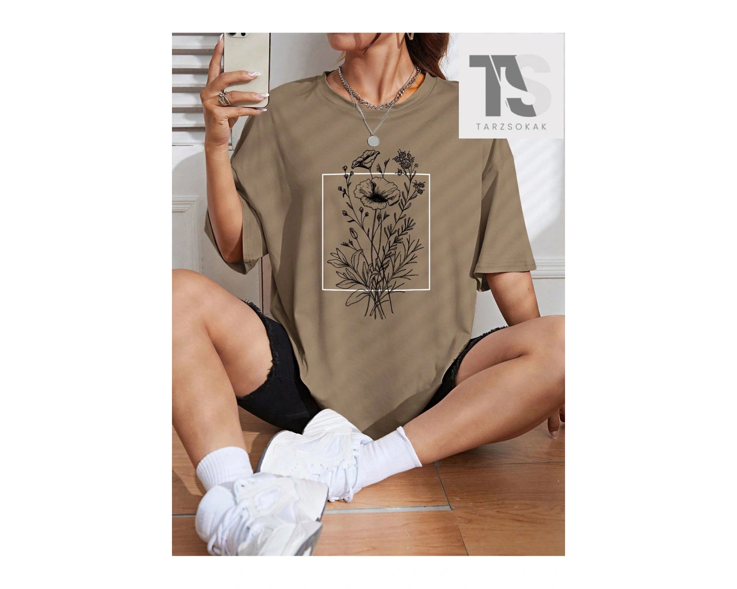 Harf Grafikli Düşük Omuzlu Tişört