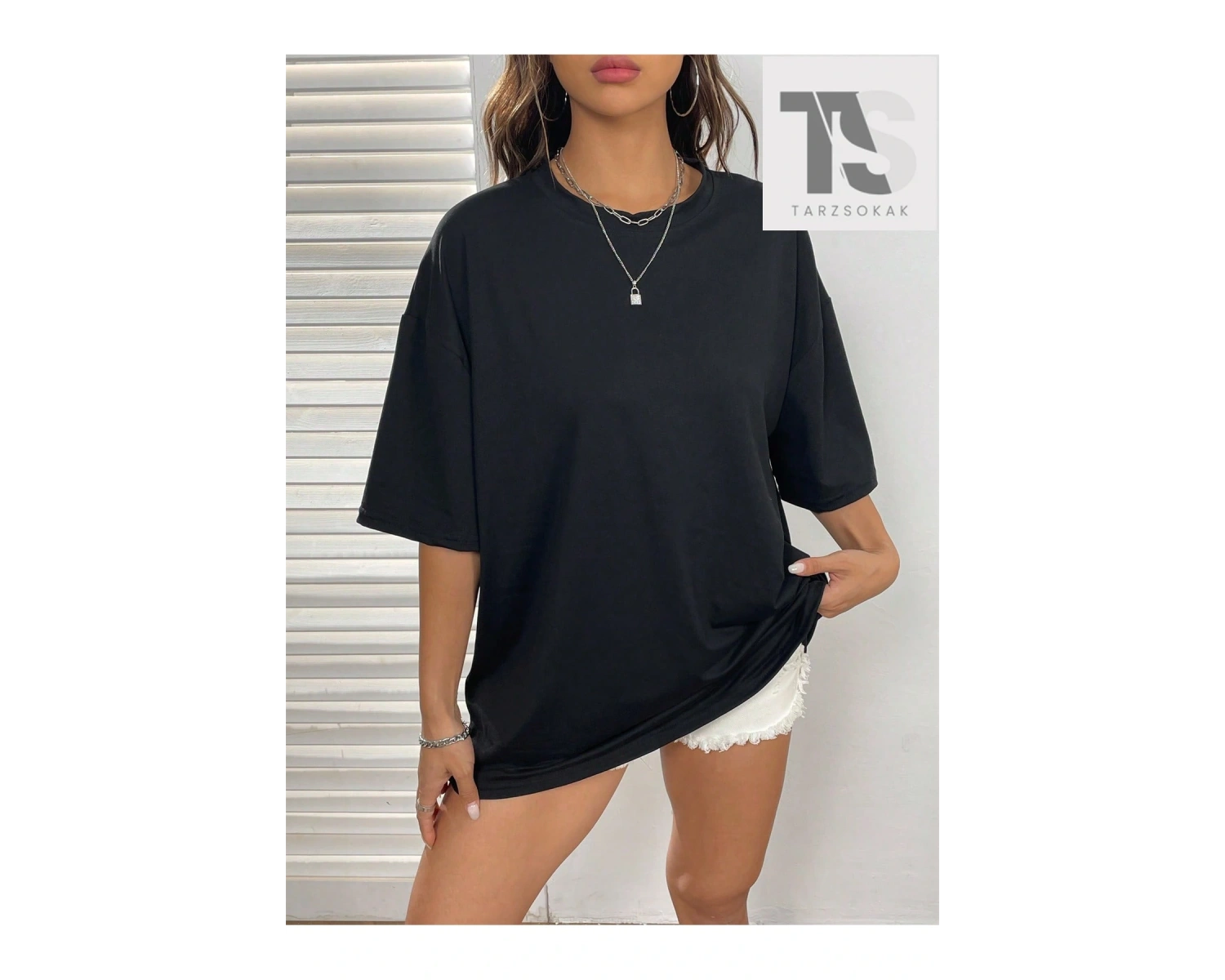 Harf Grafikli Düşük Omuzlu Tişört