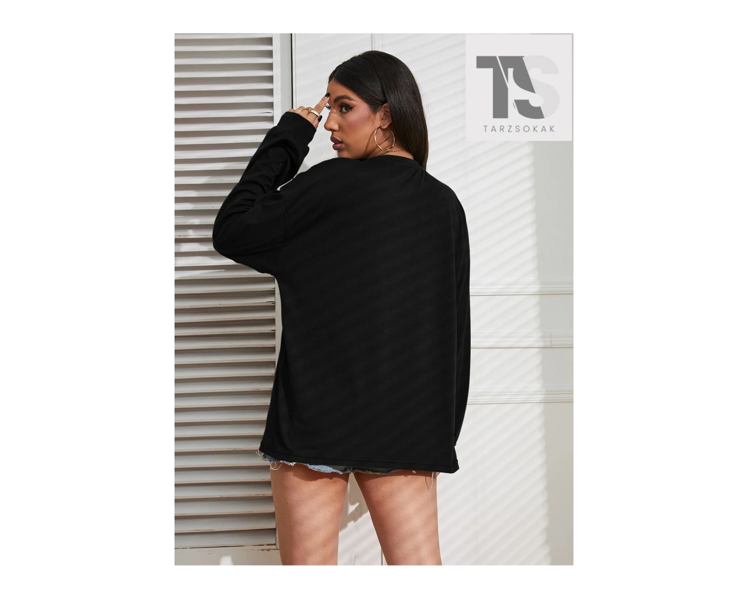 Harf Grafikli Düşük Omuzlu Tişört