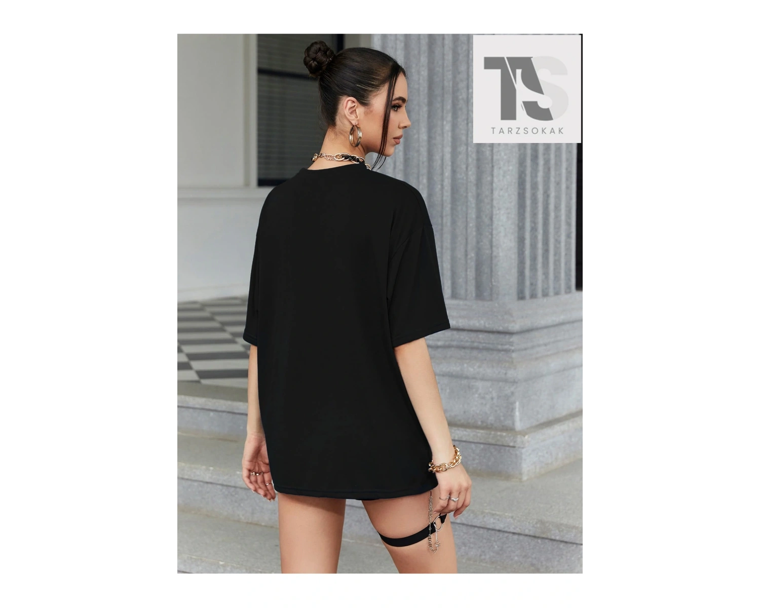 Harf Grafikli Düşük Omuzlu Tişört