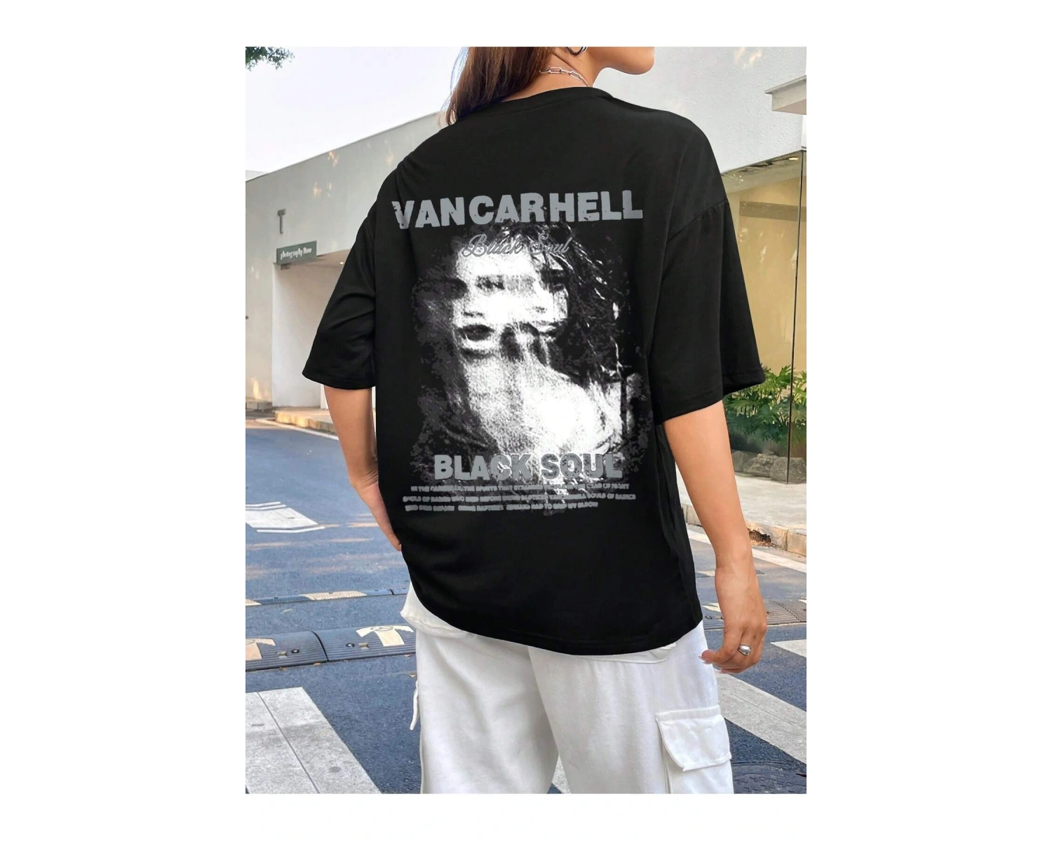 Harf ve Şekil Desenli Damla Omuzlu Tişört