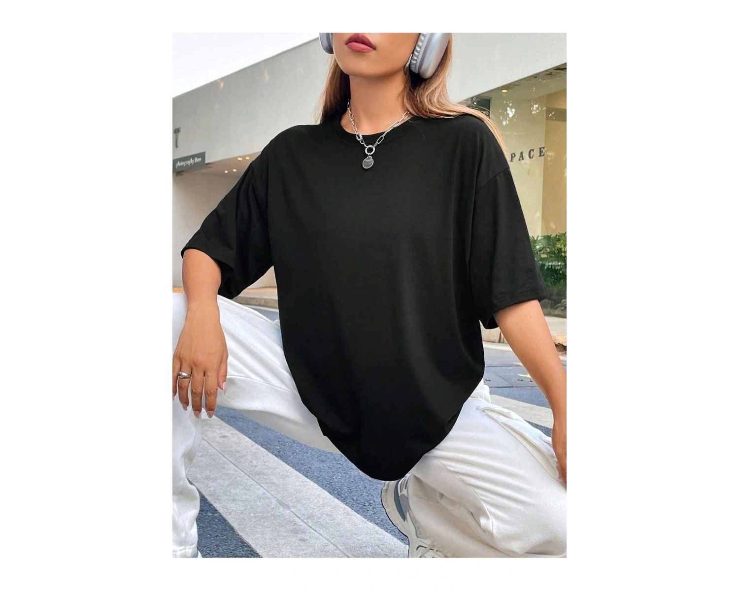 Harf ve Şekil Desenli Damla Omuzlu Tişört