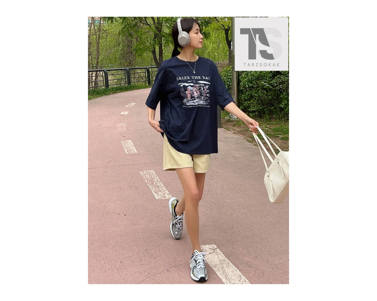 Harfli Grafik Düşük Omuz Oversize Tişört