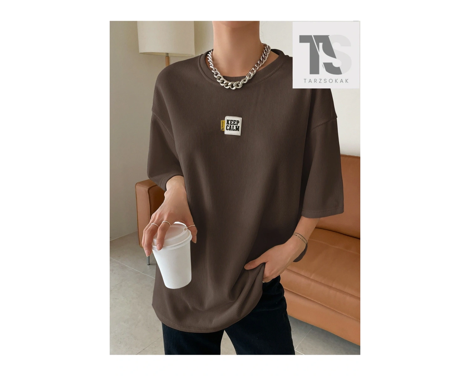 Harfli Grafik Düşük Omuzlu Tişört