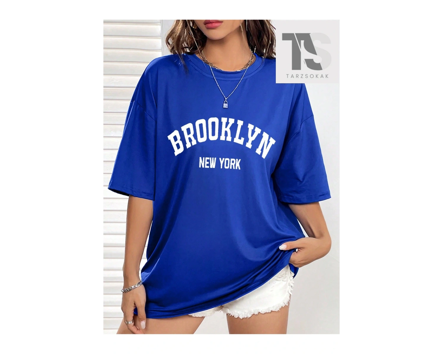 Harfli Grafik Düşük Omuzlu Tişört