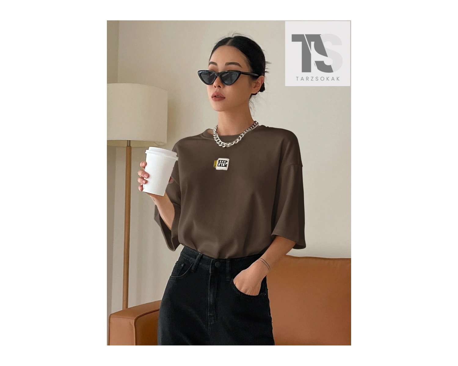 Harfli Grafik Düşük Omuzlu Tişört