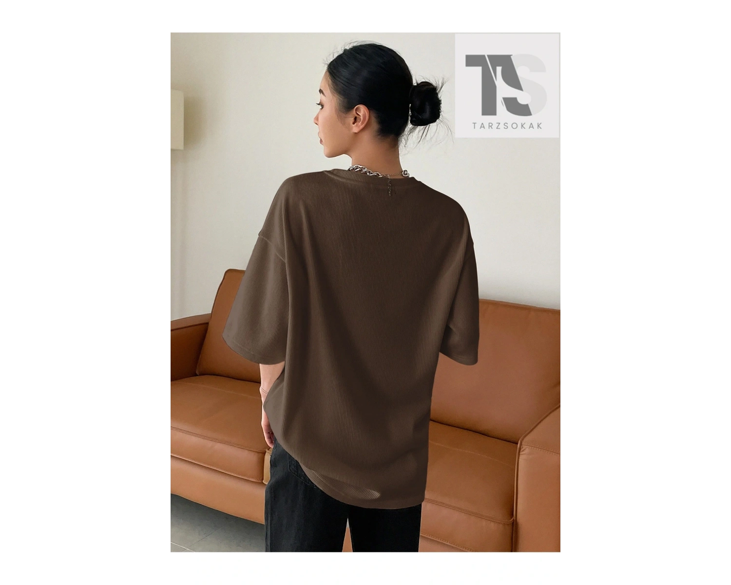 Harfli Grafik Düşük Omuzlu Tişört