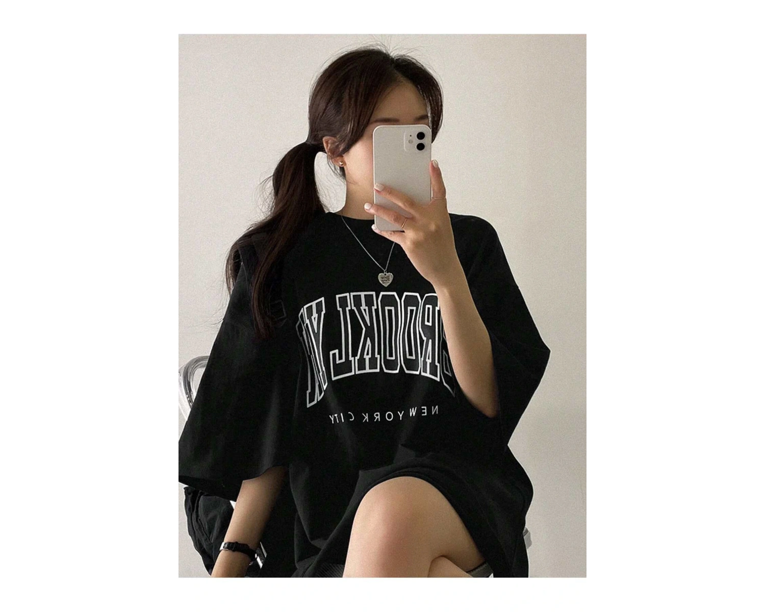 Harfli Grafik Düşük Omuzlu Tişört