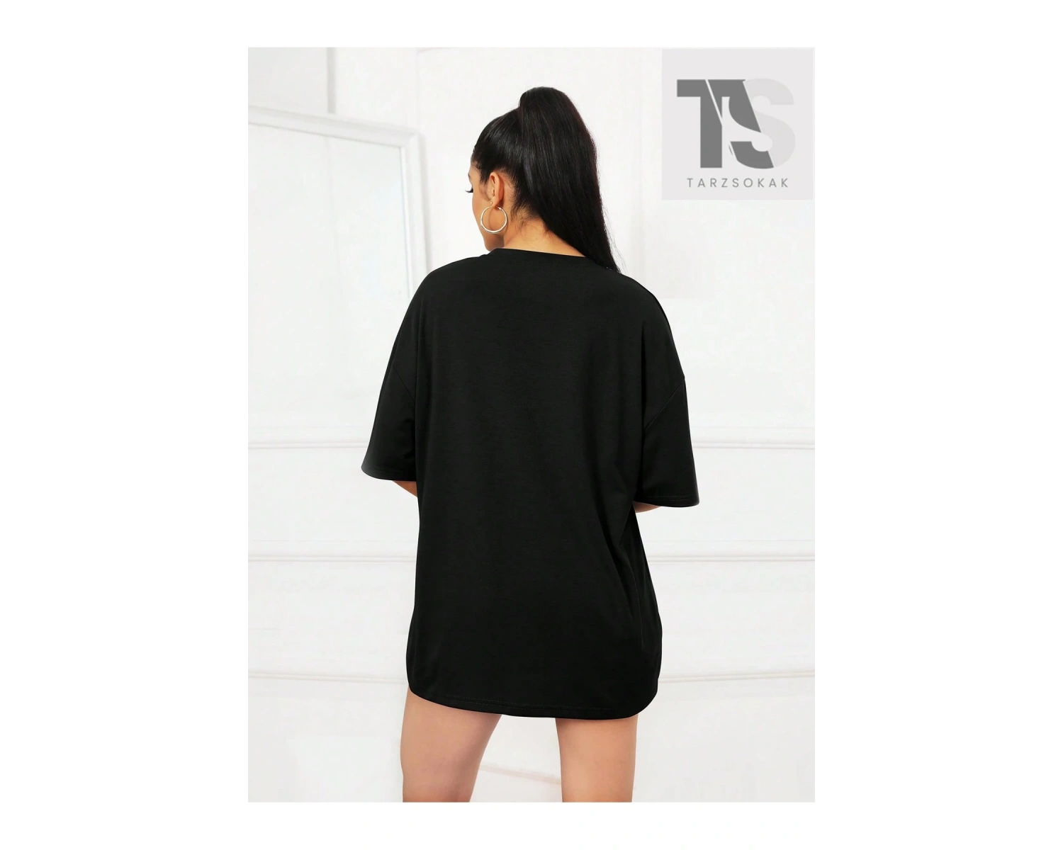 Harfli ve Grafikli Düşük Omuzlu Oversize Tişört