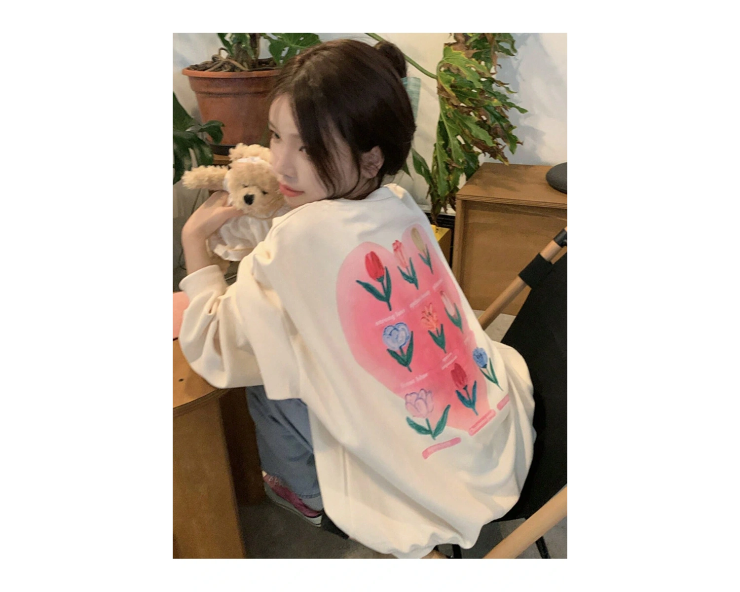 Honeyspot Çiçekli ve Harfli Grafik Düşük Omuz Oversize Sweat Bej