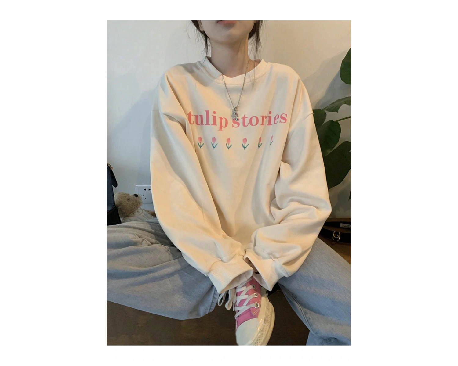 Honeyspot Çiçekli ve Harfli Grafik Düşük Omuz Oversize Sweat Bej