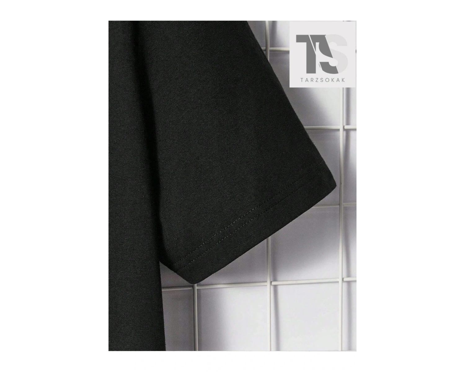 Hypemode Erkek Siyah Örme Yuvarlak Yaka Kısa Kollu Yazılı Tişört