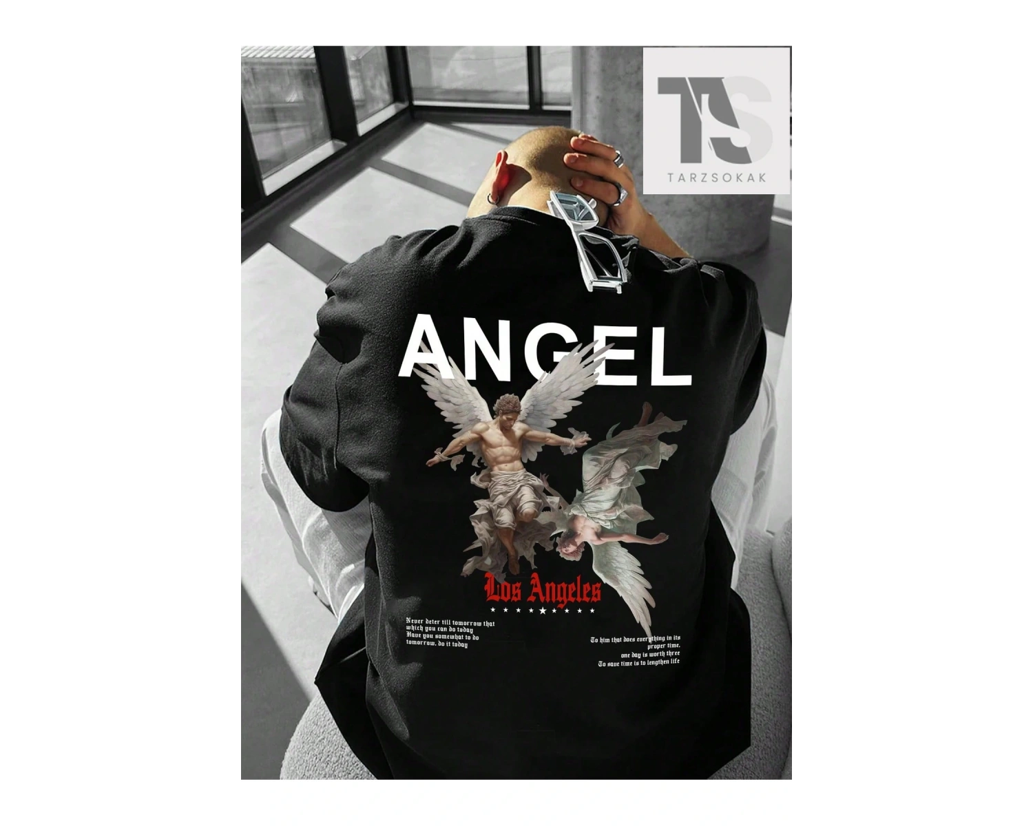 Hypemode Erkek Soyut Figür ve Harf Baskı Kısa Kollu Yuvarlak Yaka Tişört