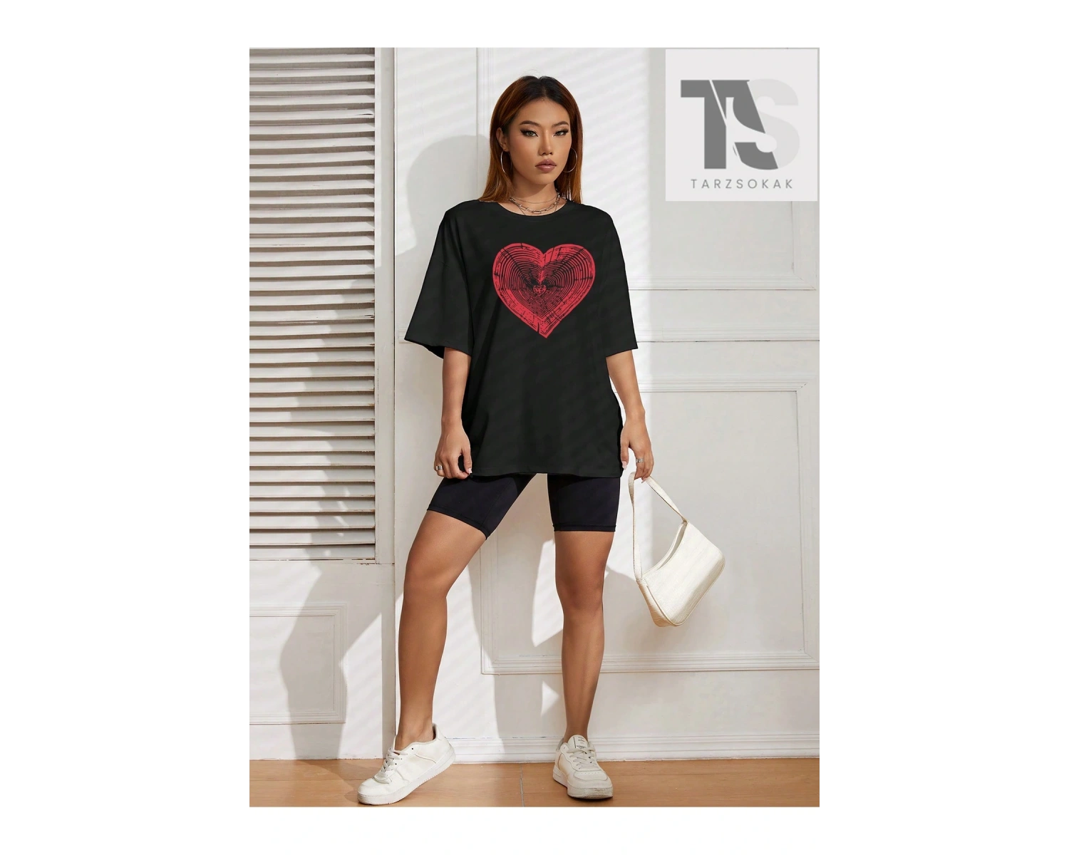 Isabela Escobar Mektup Şekilli Grafik Düşük Omuzlu Tişört